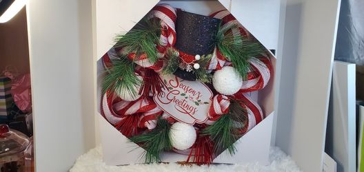 Deco Mesh Wreath SEASON GREETINGS