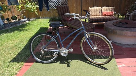 Women’s 18 inch, 18 gears, cruiser bike