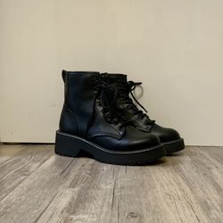Women’s Combat Boots Size 6 - NEW