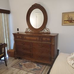 Dresser With Mirror