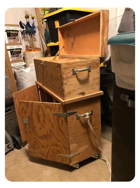 Rolling Tool Chest (Wood)