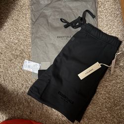 Black essential shorts