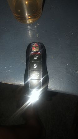2017 Porsche Macan key fob