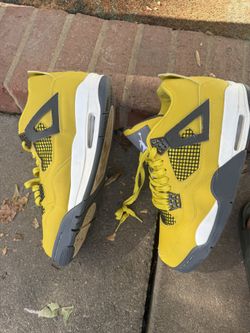 Jordan 4 Black/yellow 
