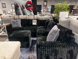Stunning sectional w/ottoman! $899 🚨🖤✨