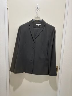 Casual Corner 2 piece pant suit (Size 16)