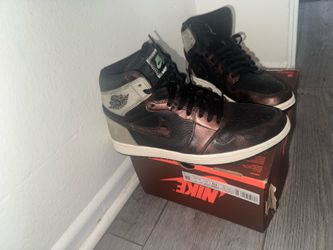 Barely used men retro dunks size 10 35$