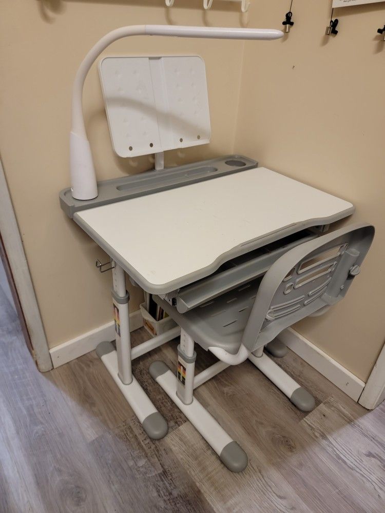 Kid Desk And Chair Set