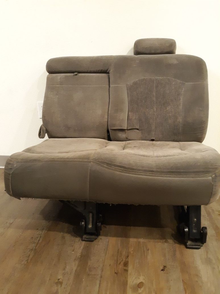 2001 Chevy Suburban 1500 Conjoined Middle Seat