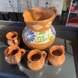 Olla Para El Café Con Tazas Para El Café. 