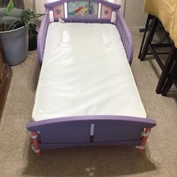 PLASTIC TODDLER BED  