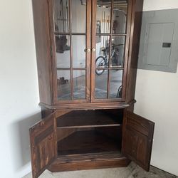 Corner Hutch