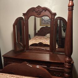 Dresser With Mirror