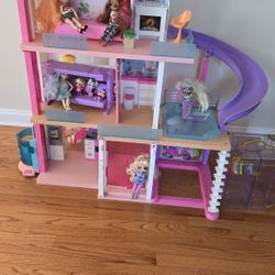 Barbie dream house 