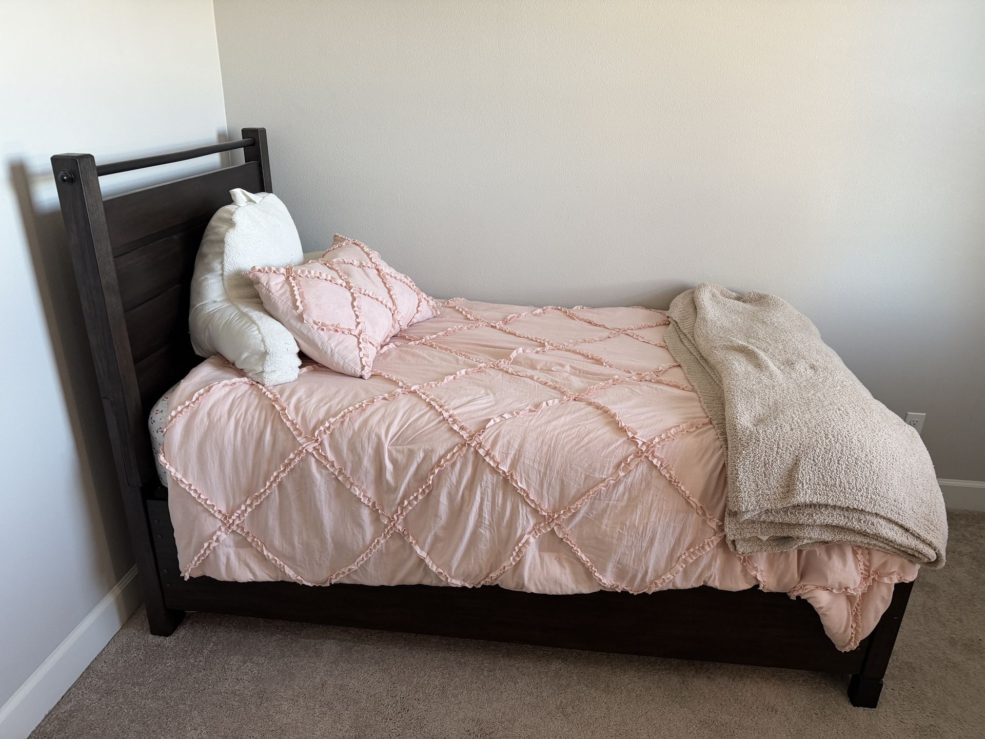 Twin Bed w/Memory Foam Mattress