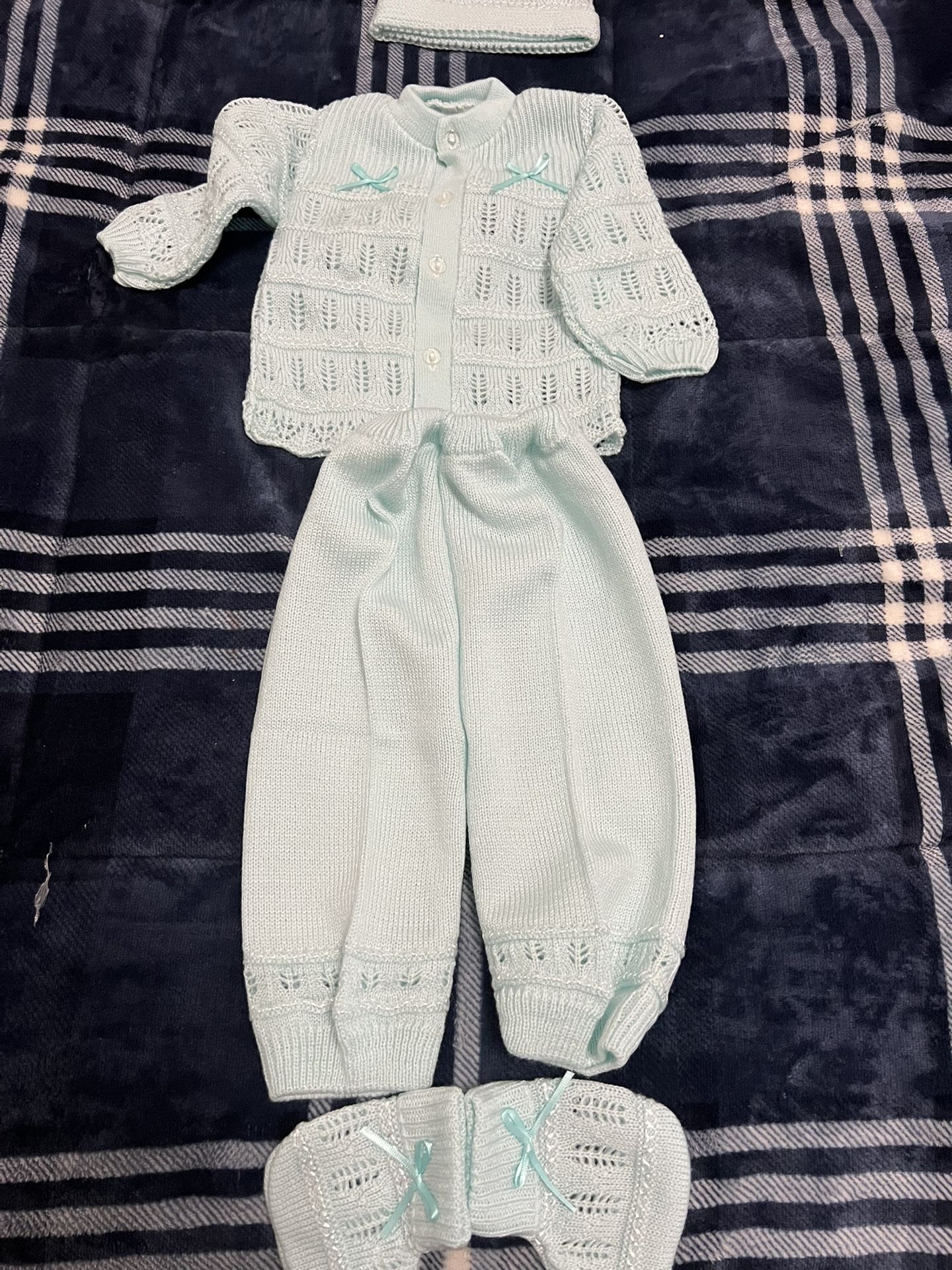 Brand New Knitted Baby Blue Clothes With Hat And Booties
