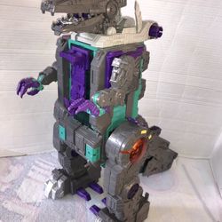 Transformers Generations Titans Return Titan Class Trypticon