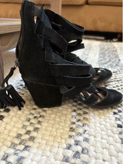 Women’s shoes size 6