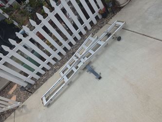 Motorcycle or scooter carriage with ramp