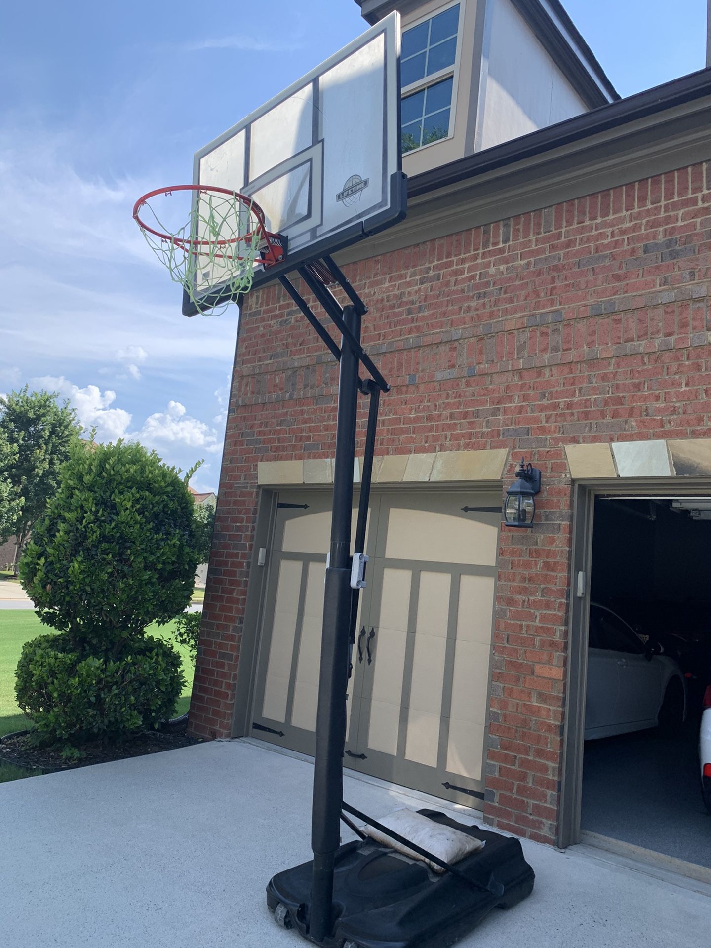 Basketball hoop