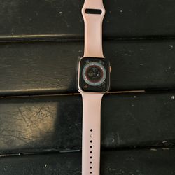 Rose Gold Smartwatch 45mm