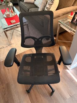 Ergonomic Mesh Office Chair - PICK UP ONLY