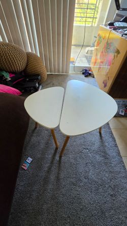 2x White Coffee tables