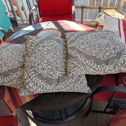 Set of 3 Pillows 