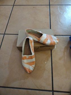 Toms Shoes
