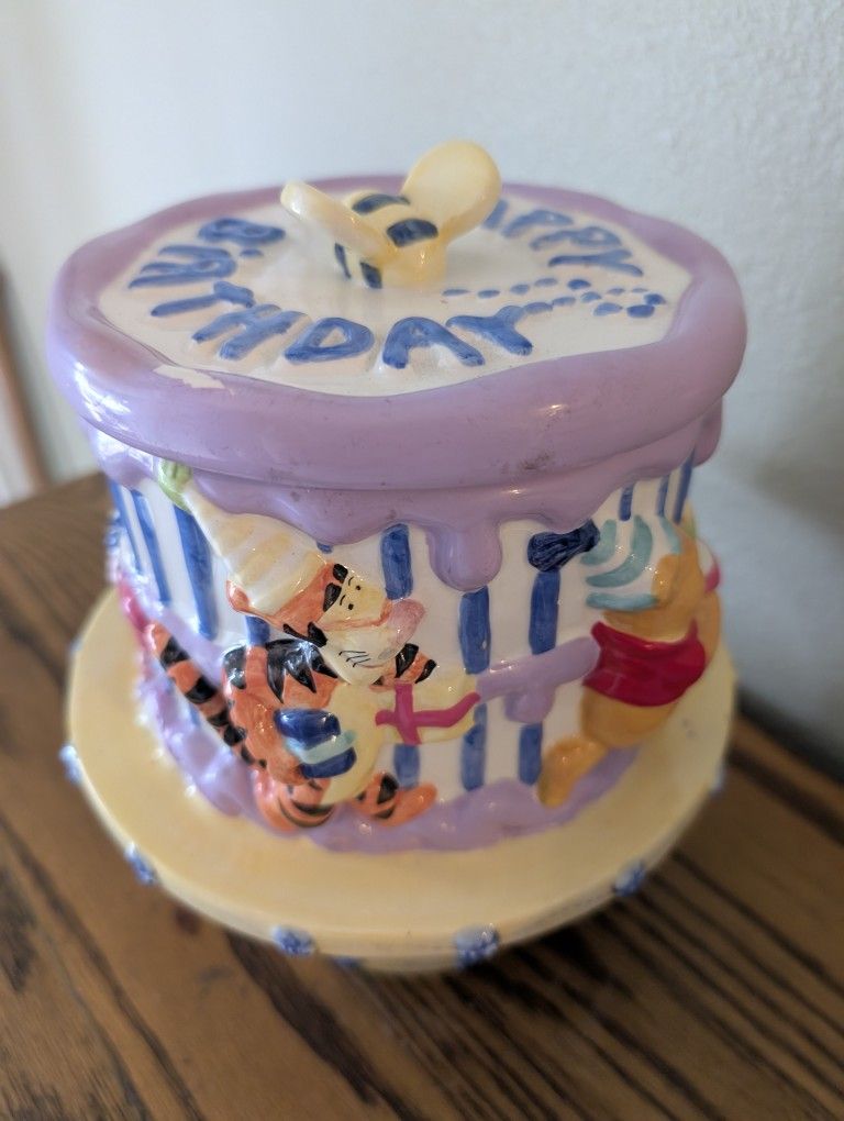 2000 Disney's Winnie The Pooh Birthday Cake Cookie Jar