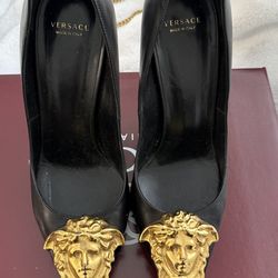 Versace – Medusa Black Heels