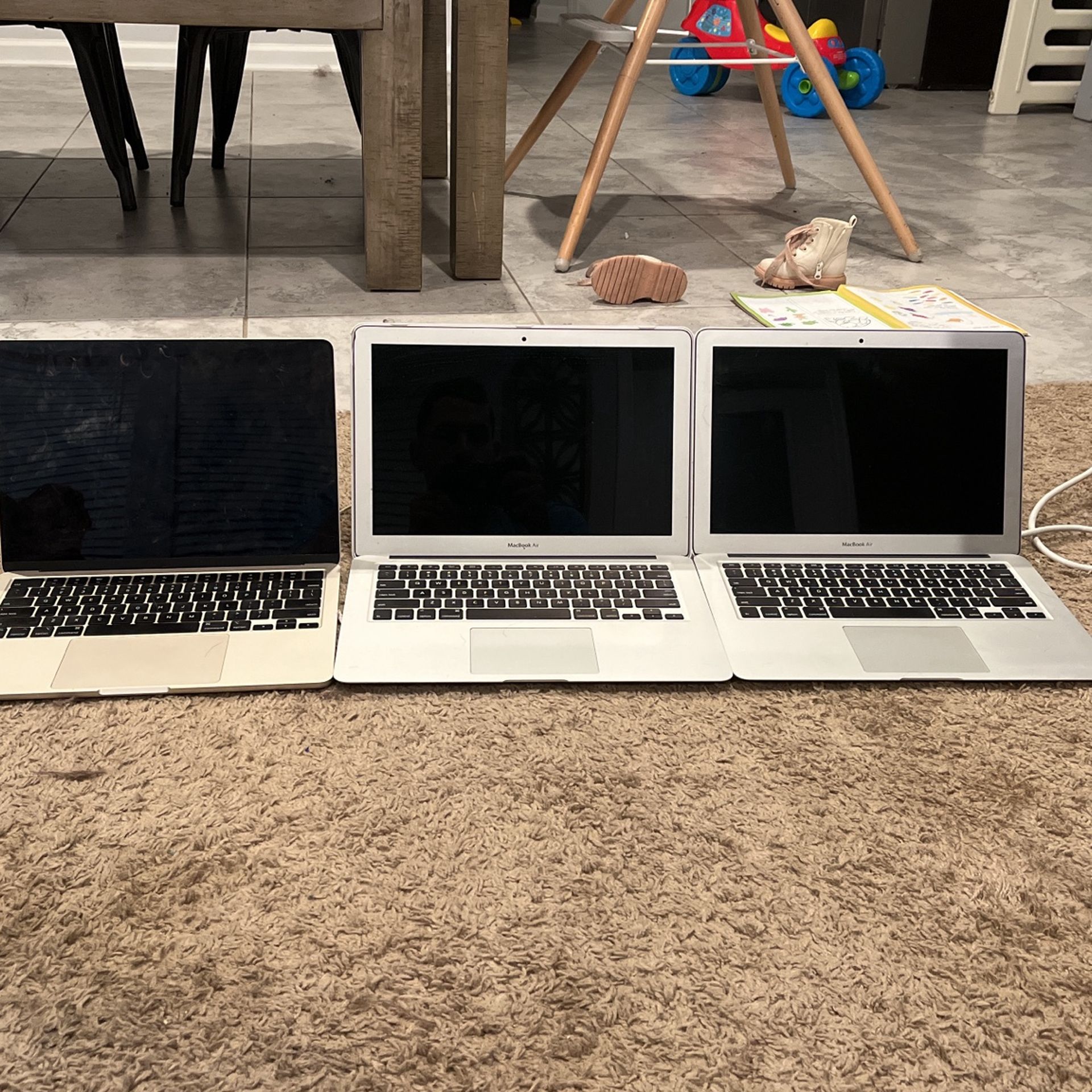 3 Mac Book Airs