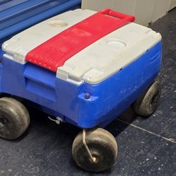 Vintage Rubbermaid Rolling 60qt Cooler Wagon Blue white 4 Wheel Beach Model 1860