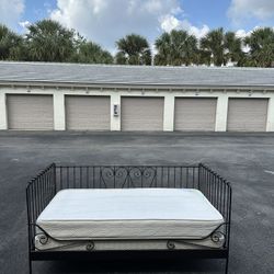 stil opladen hypotheek IKEA DAYBED TWIN SIZE w MATTRESS + BOXSPRING-LiKE NEW-DELIVERY NEGOTIABLE  for Sale in Pompano Beach, FL - OfferUp