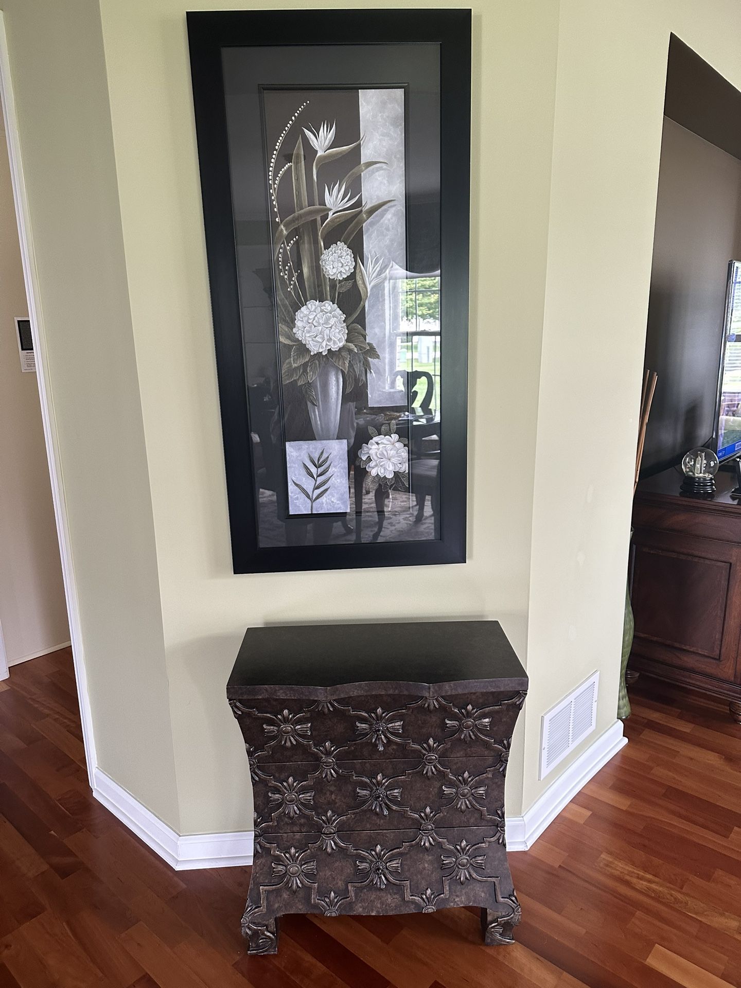 Accent Table matching Picture