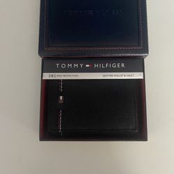 Tommy Hilfiger leather wallet NWT 