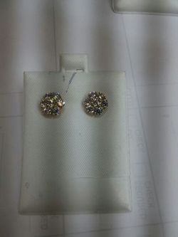 14k gold earings 1.50 Diamonds