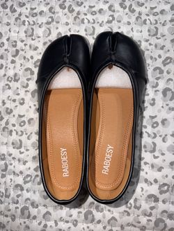 Tabi shoes