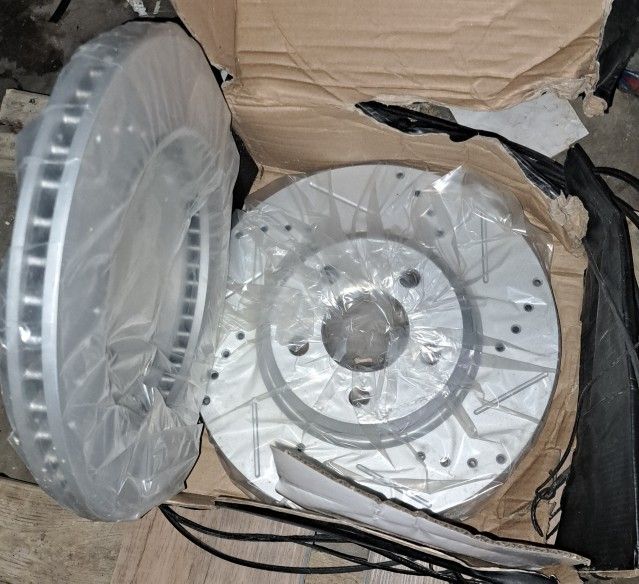 Dodge Charger, Magnum Chrysler 300 Performance Slotted & Drilled Front Brake Rotor Set