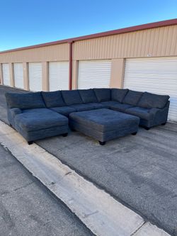 XL midnight blue sectional w/ oversized ottoman ( can deliver for $10 )