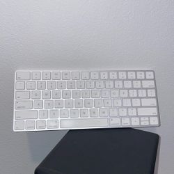 Apple Bluetooth Keyboard