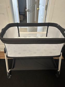 Baby Bassinet with Wheels and Storage Shelf