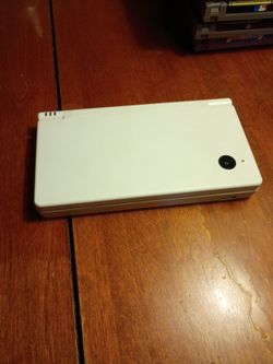 Nintendo DSi system white very good condition $65 pickup and Glendale