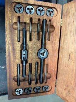 Tap and die set