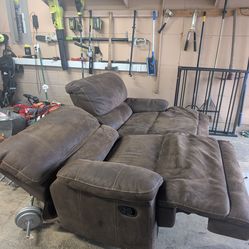 Free reclining sofa