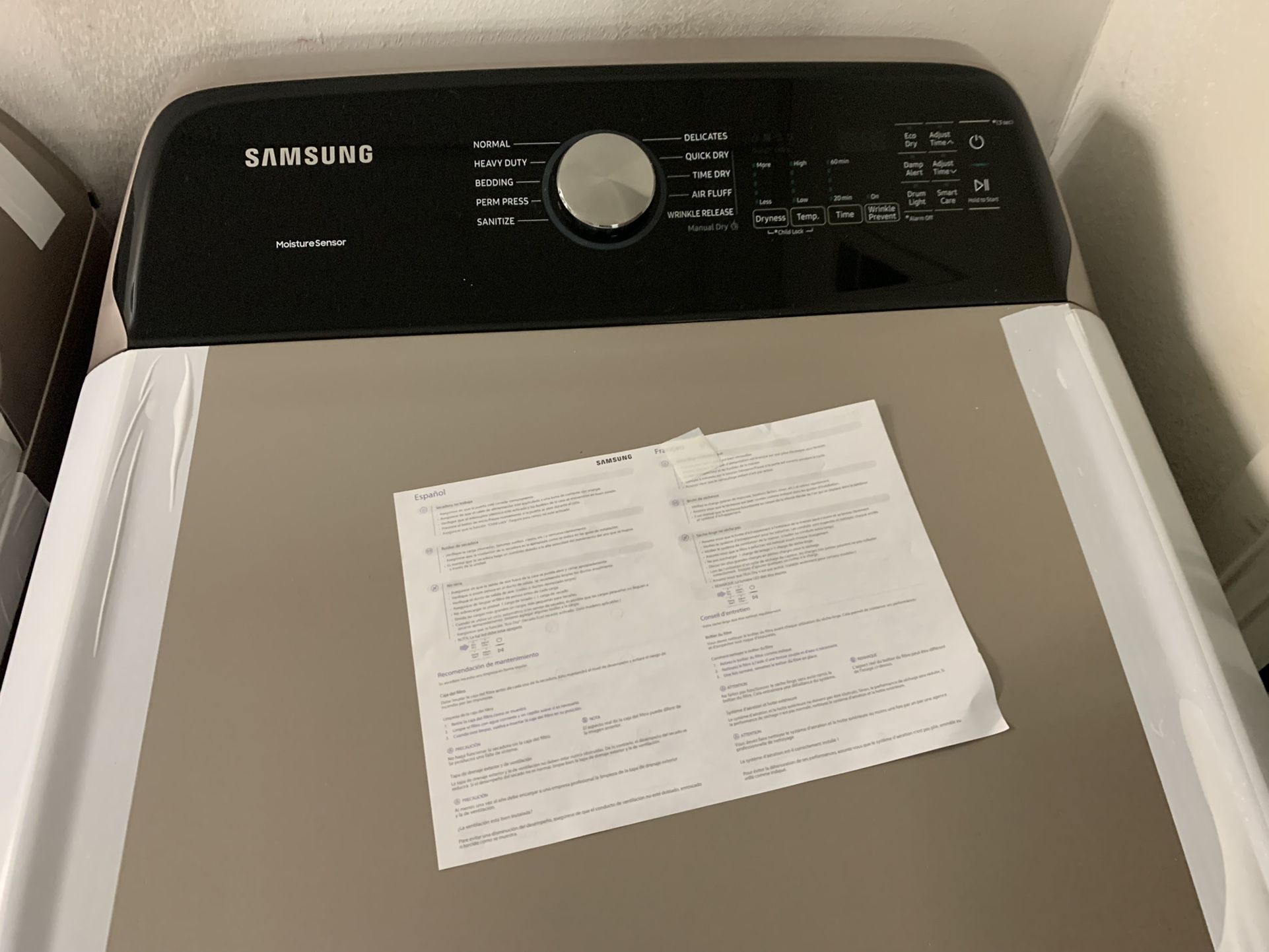 CHAMPAGNE COLOR SAMSUNG TOP LOAD WASHER AND GAS DRYER SET for Sale in