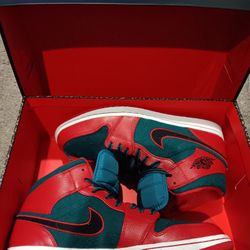 Air Jordan 1 Mid 'Gym Red Dark Sea' New 