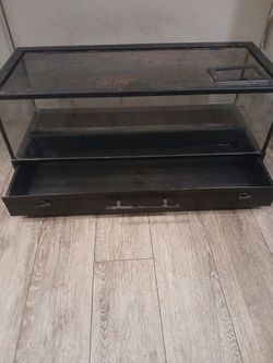 Reptile enclosure