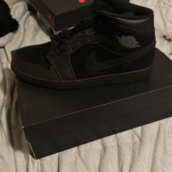 Jordan 1 Mid Triple Black 2018
