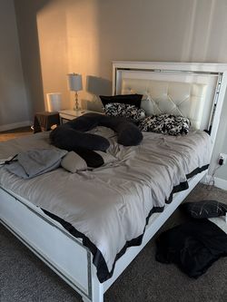 Gently used QUEEN bed set